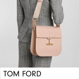 TOM FORD
Tara Medium Crossbody in Grained Leather with Webbed Strap